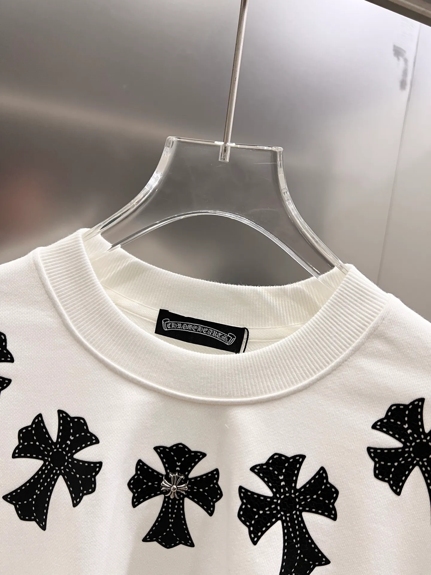 🅿️280 CH Crowe 2025 Autumn and Winter New Style Round Neck Long Sleeve Sweater Cross Patch Leather + Customized Hardware Metal Horseshoe Sanskrit Characters + Middle Eastern Australian Diamond Design Craftsmanship The real thing is great🔥Same style for men and women, loose version Size S M L XL XXL Five sizes Black White